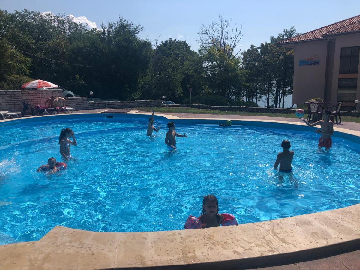 Bisser Hotel - Free Parking - Free Pool Access Balcsik Kültér fotó