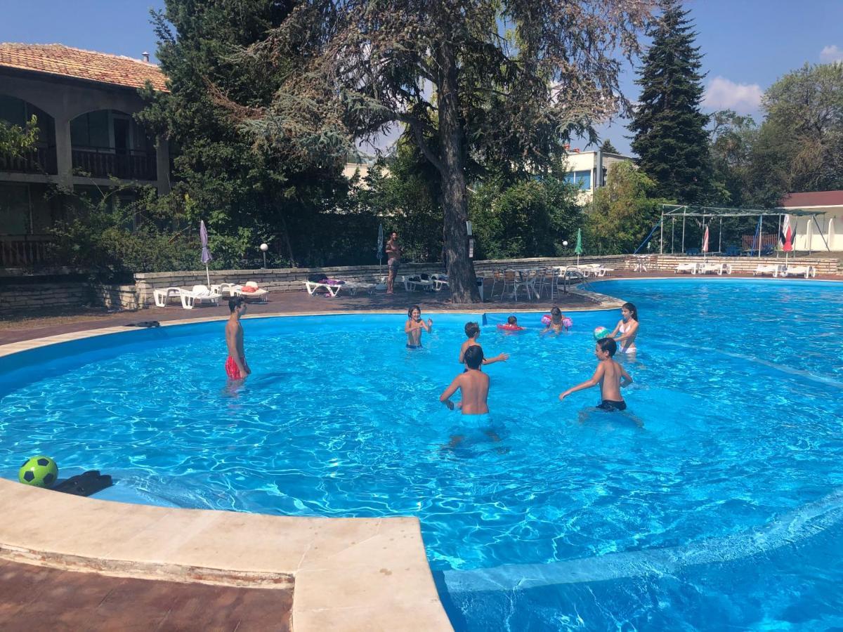 Bisser Hotel - Free Parking - Free Pool Access Balcsik Kültér fotó