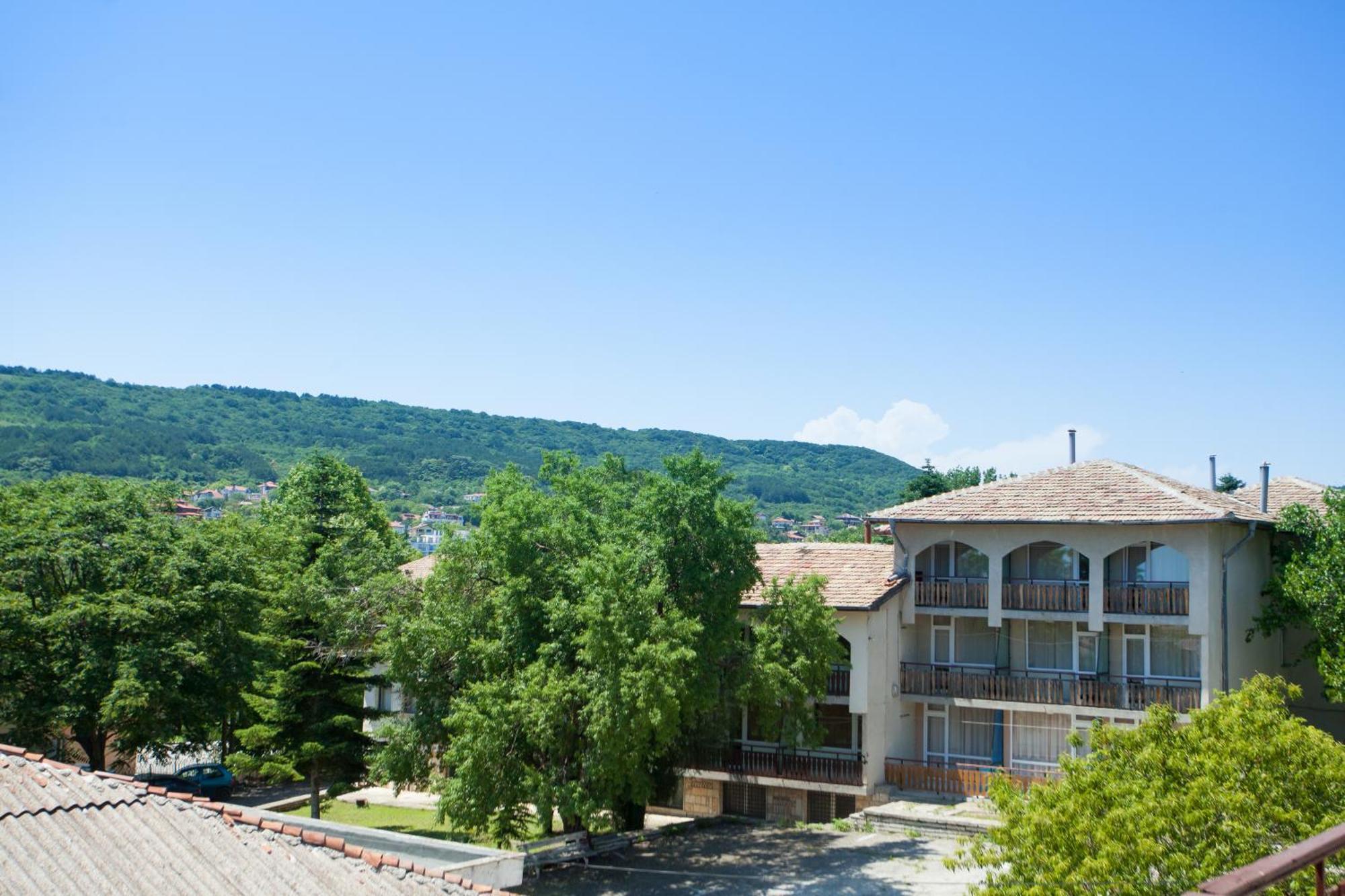 Bisser Hotel - Free Parking - Free Pool Access Balcsik Szoba fotó