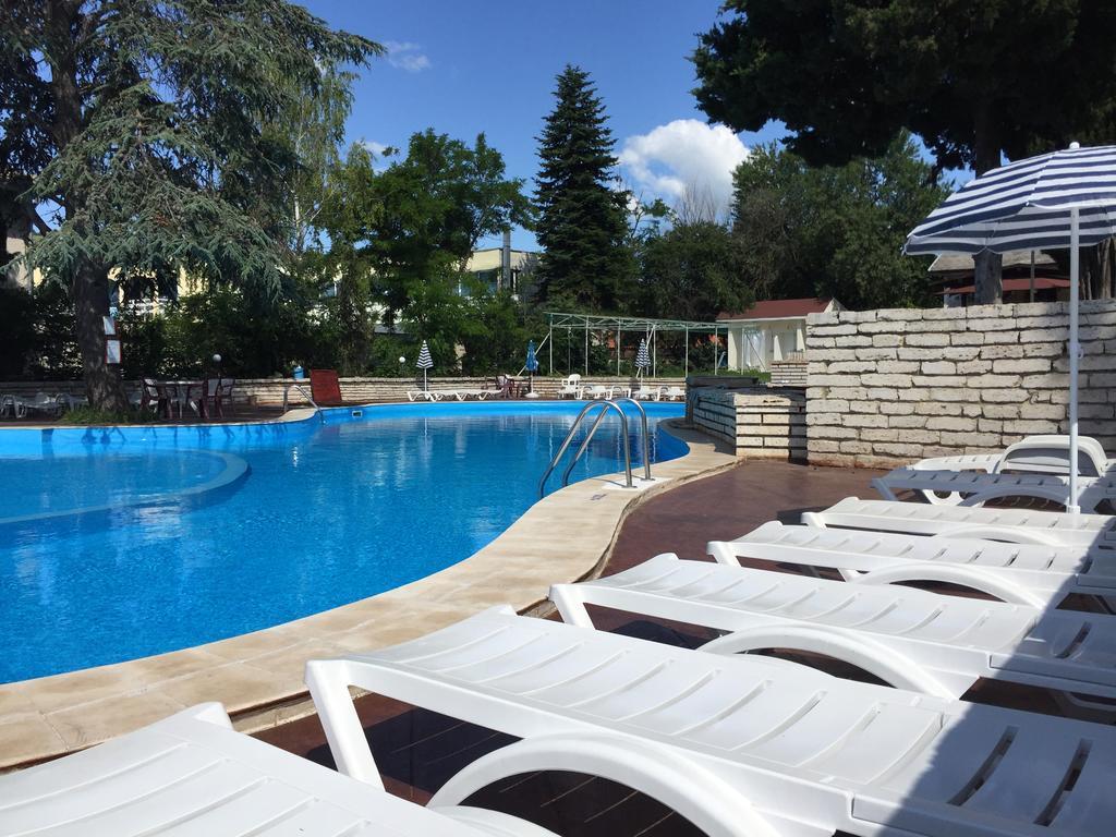 Bisser Hotel - Free Parking - Free Pool Access Balcsik Kültér fotó