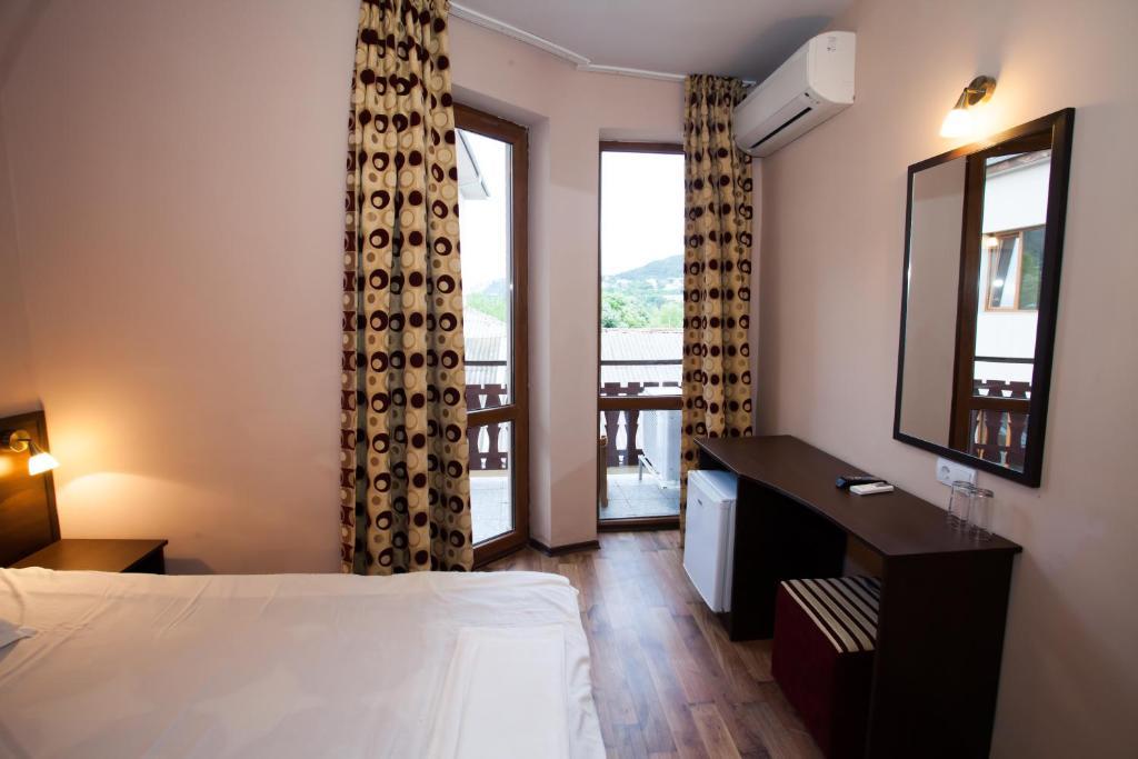 Bisser Hotel - Free Parking - Free Pool Access Balcsik Szoba fotó