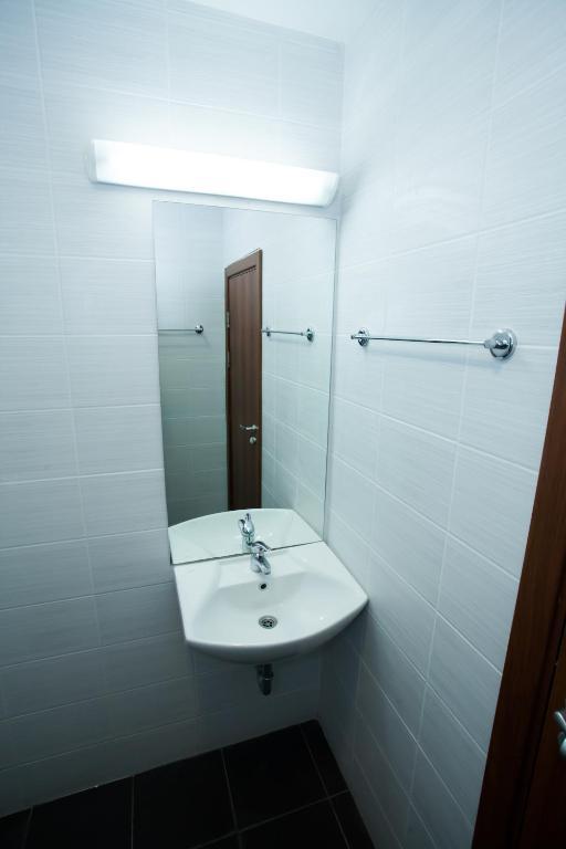 Bisser Hotel - Free Parking - Free Pool Access Balcsik Szoba fotó