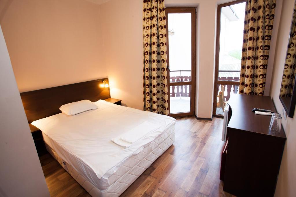 Bisser Hotel - Free Parking - Free Pool Access Balcsik Szoba fotó