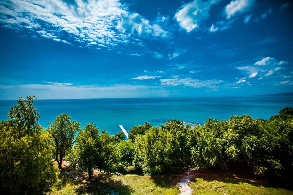 Bisser Hotel - Free Parking - Free Pool Access Balcsik Szoba fotó