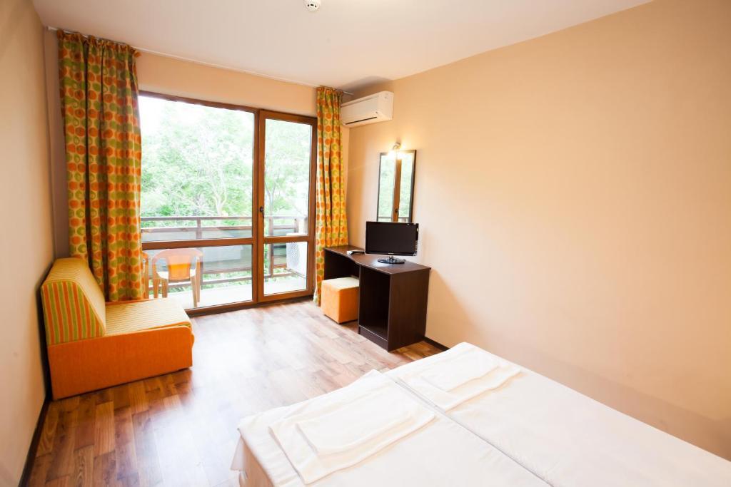 Bisser Hotel - Free Parking - Free Pool Access Balcsik Szoba fotó