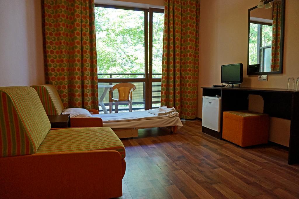 Bisser Hotel - Free Parking - Free Pool Access Balcsik Kültér fotó