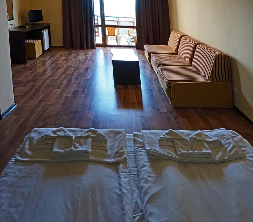 Bisser Hotel - Free Parking - Free Pool Access Balcsik Kültér fotó