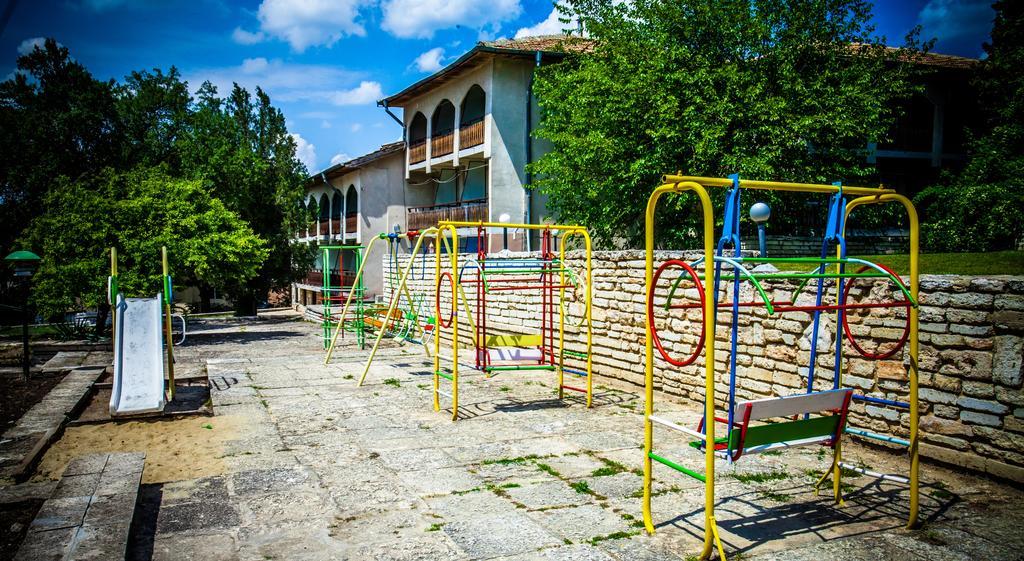 Bisser Hotel - Free Parking - Free Pool Access Balcsik Kültér fotó