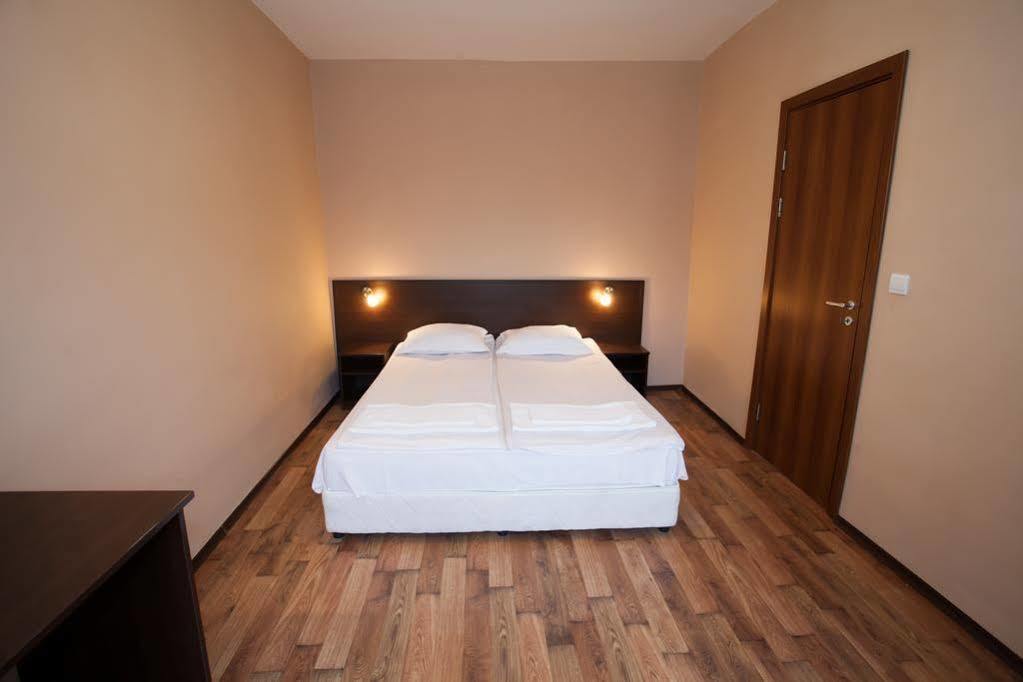 Bisser Hotel - Free Parking - Free Pool Access Balcsik Kültér fotó