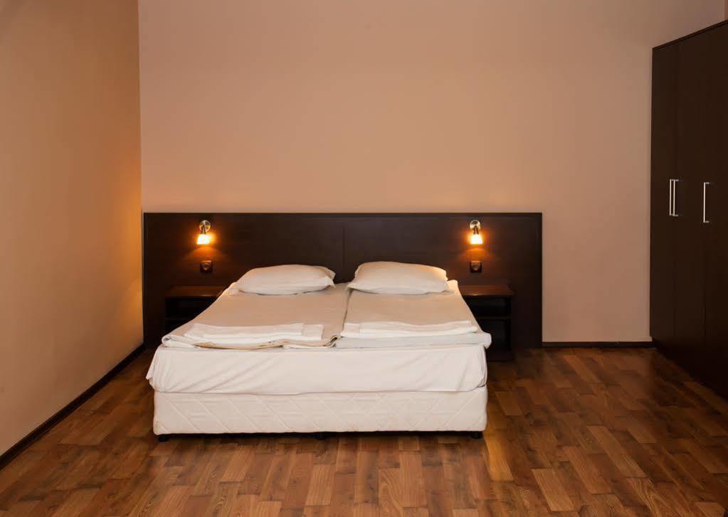 Bisser Hotel - Free Parking - Free Pool Access Balcsik Kültér fotó