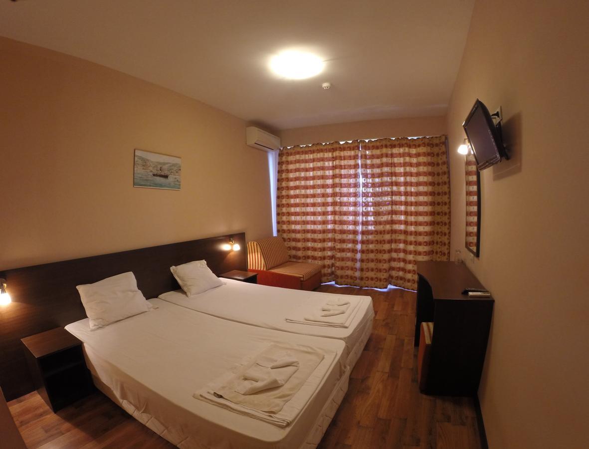 Bisser Hotel - Free Parking - Free Pool Access Balcsik Kültér fotó