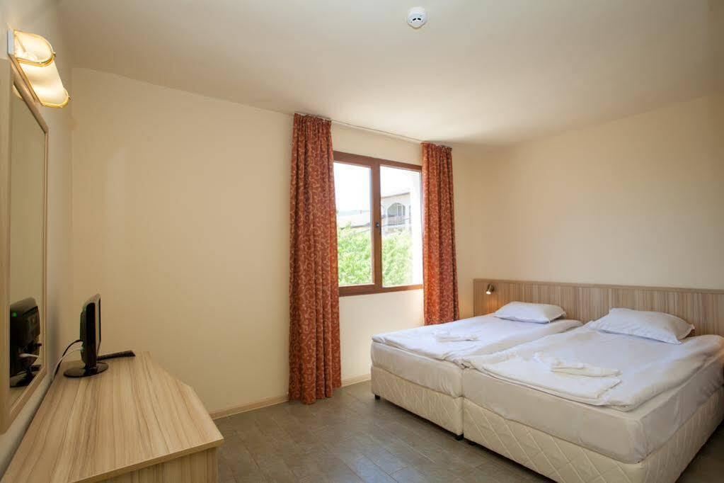 Bisser Hotel - Free Parking - Free Pool Access Balcsik Kültér fotó